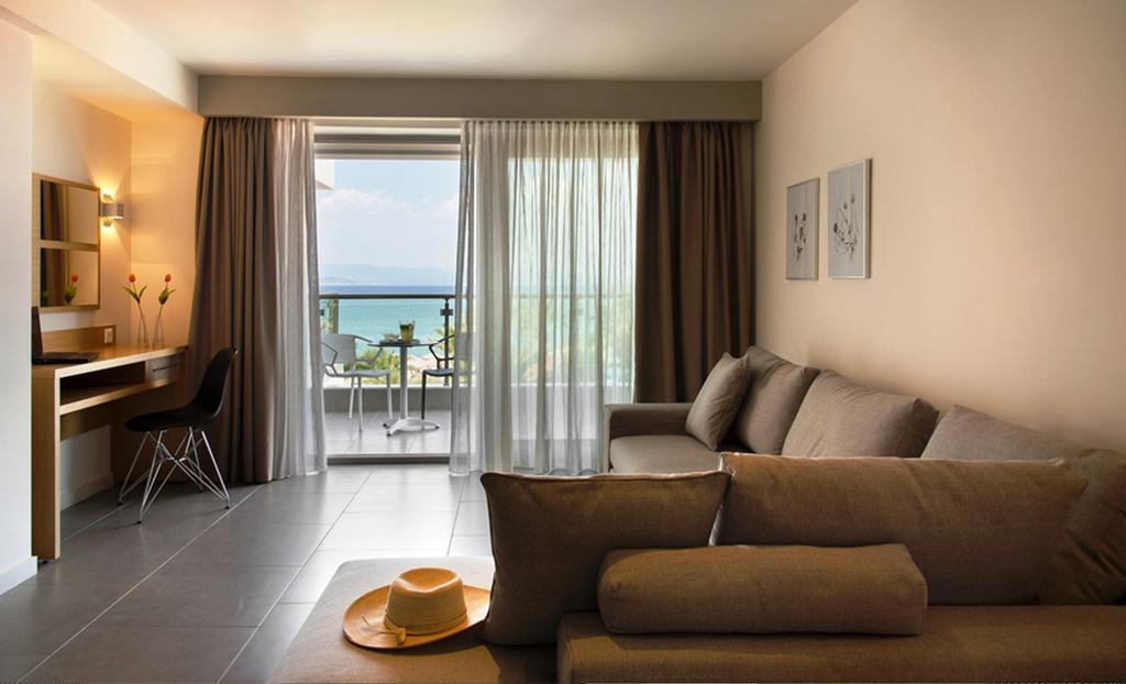 Ostria Sea Side Hotel Hanioti Room photo